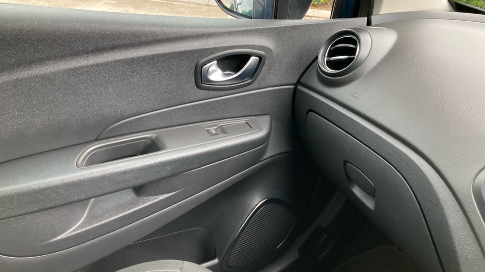 Renault Captur 1.5 dCi 90 Iconic 5dr Diesel Hatchback - Image 26