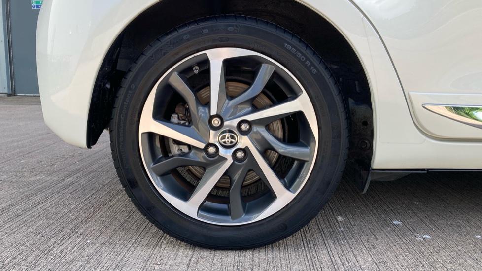 Toyota Yaris 1.5 Hybrid Excel 5dr CVT Hybrid Hatchback - Image 7