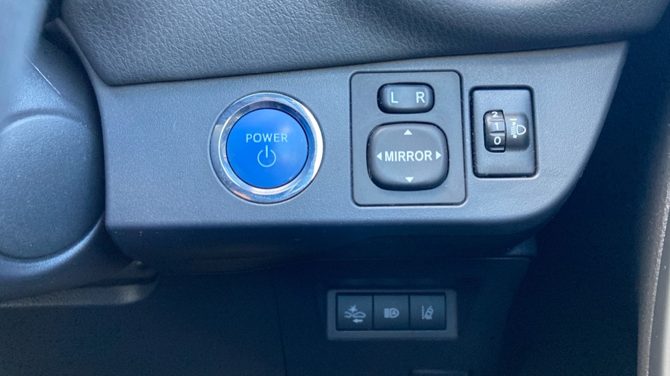 Toyota Yaris 1.5 Hybrid Excel 5dr CVT Hybrid Hatchback - Image 23