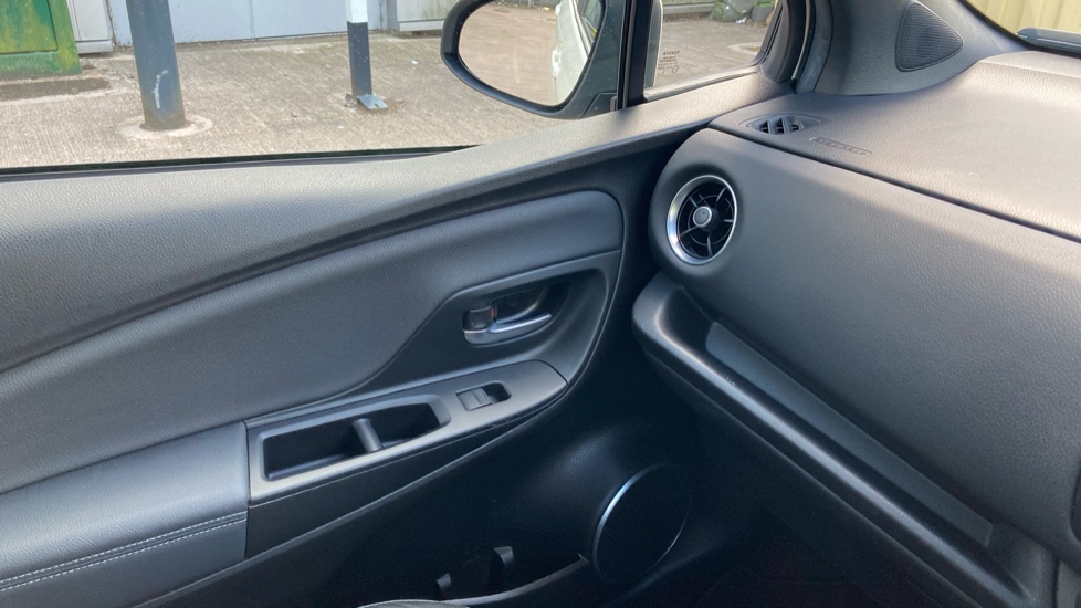 Toyota Yaris 1.5 Hybrid Excel 5dr CVT Hybrid Hatchback - Image 26