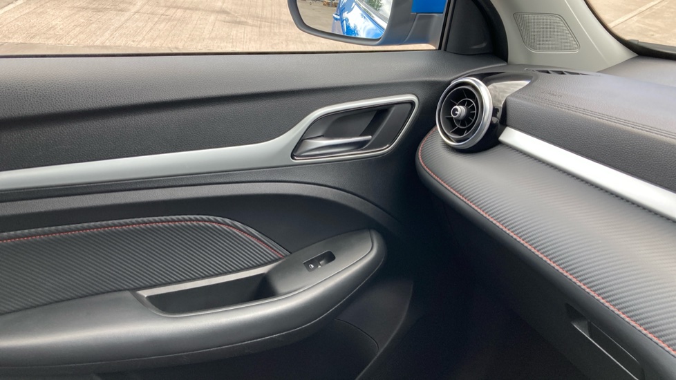 MG ZS 1.5 VTi-TECH Exclusive 5dr Petrol Hatchback - Image 25