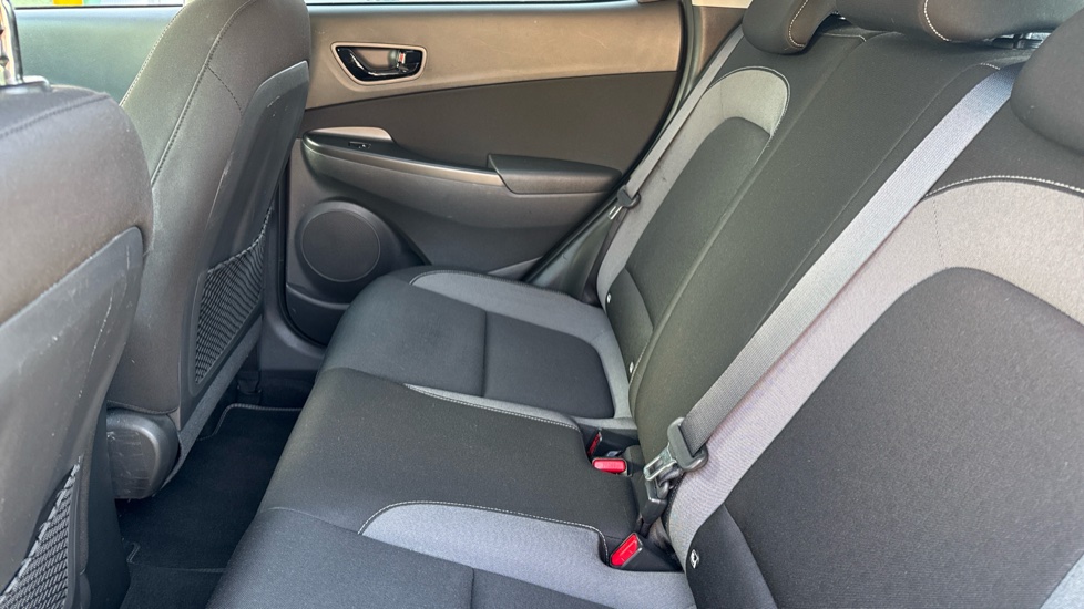 Hyundai KONA 1.6 GDi Hybrid Premium 5dr DCT Hybrid Hatchback - Image 16