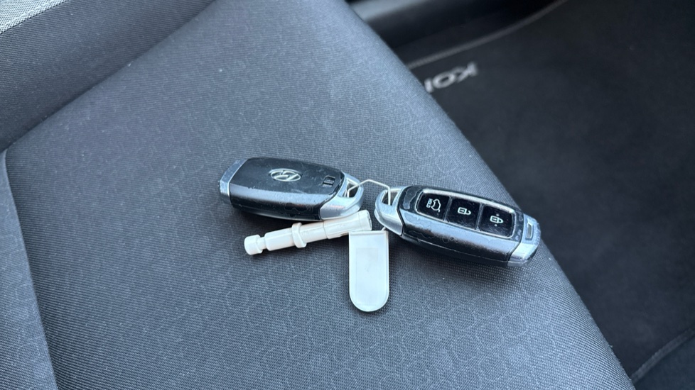 Hyundai KONA 1.6 GDi Hybrid Premium 5dr DCT Hybrid Hatchback - Image 20