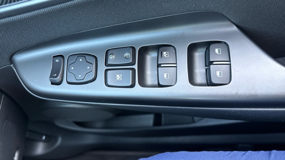 Hyundai KONA 1.6 GDi Hybrid Premium 5dr DCT Hybrid Hatchback - Image 26