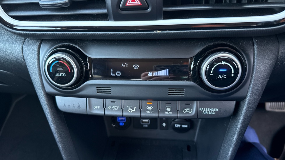 Hyundai KONA 1.6 GDi Hybrid Premium 5dr DCT Hybrid Hatchback - Image 32