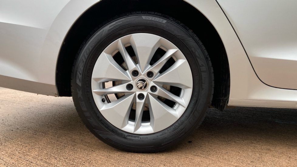 Skoda Octavia 1.0 TSI e-TEC SE Technology 5dr DSG Petrol Hatchback - Image 7