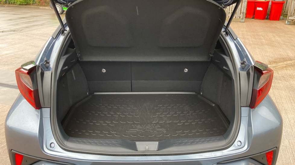 Toyota C-HR 2.0 Hybrid Design 5dr CVT Hybrid Hatchback - Image 4