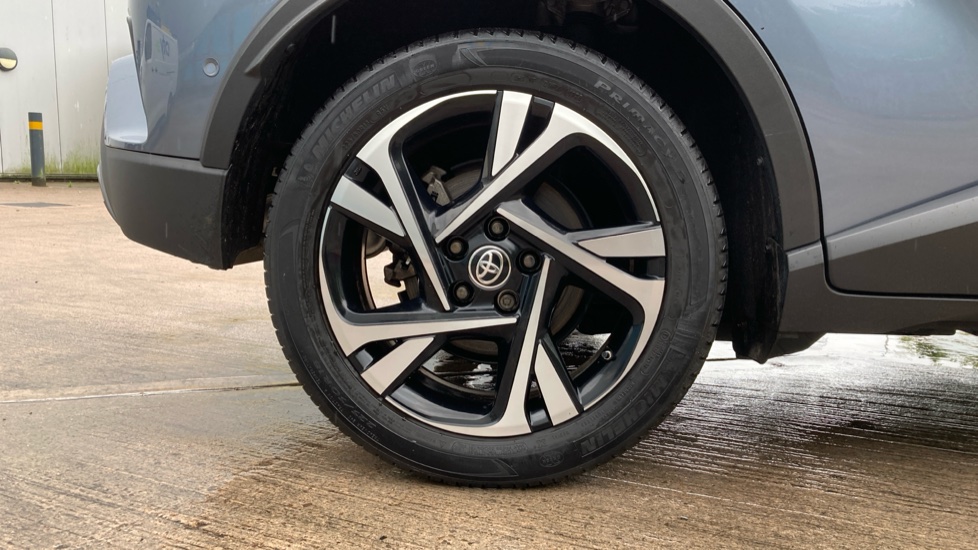 Toyota C-HR 2.0 Hybrid Design 5dr CVT Hybrid Hatchback - Image 7