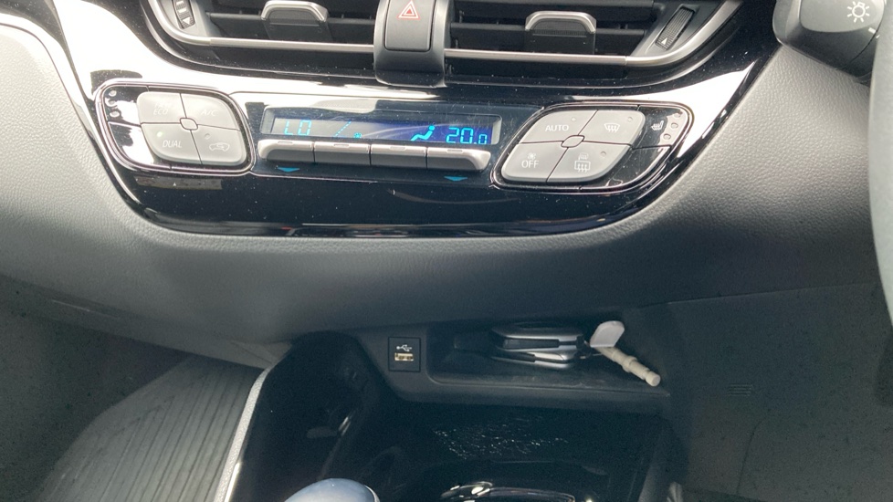 Toyota C-HR 2.0 Hybrid Design 5dr CVT Hybrid Hatchback - Image 23