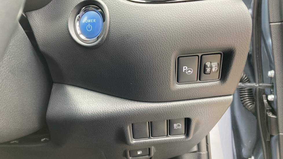 Toyota C-HR 2.0 Hybrid Design 5dr CVT Hybrid Hatchback - Image 28