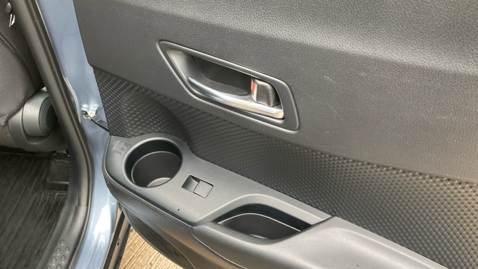 Toyota C-HR 2.0 Hybrid Design 5dr CVT Hybrid Hatchback - Image 31