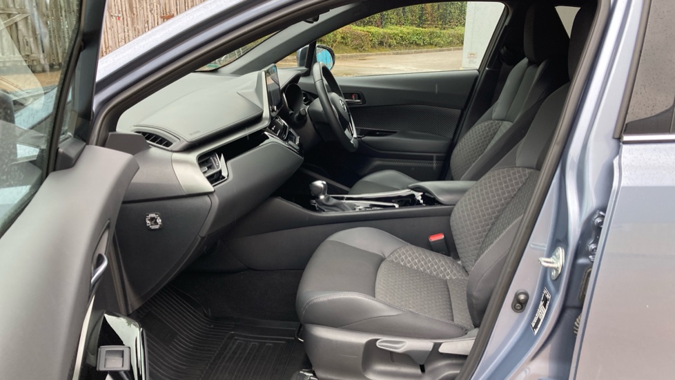 Toyota C-HR 2.0 Hybrid Design 5dr CVT Hybrid Hatchback - Image 36
