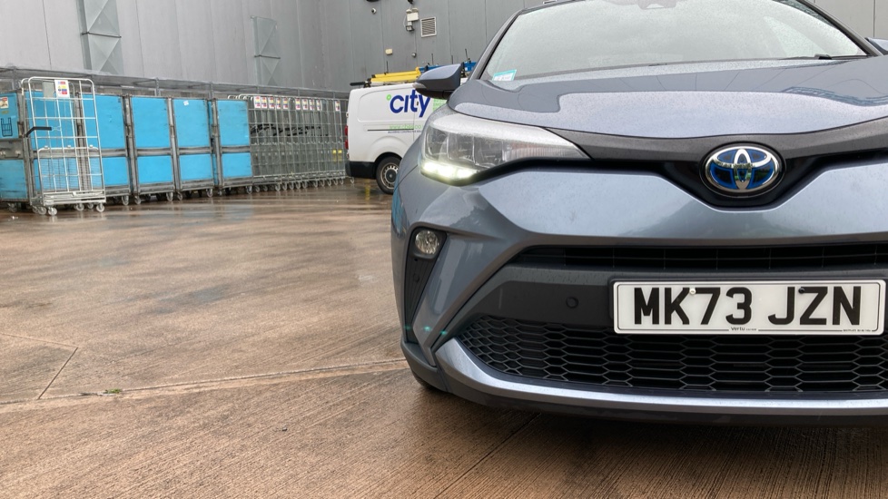 Toyota C-HR 2.0 Hybrid Design 5dr CVT Hybrid Hatchback - Image 38