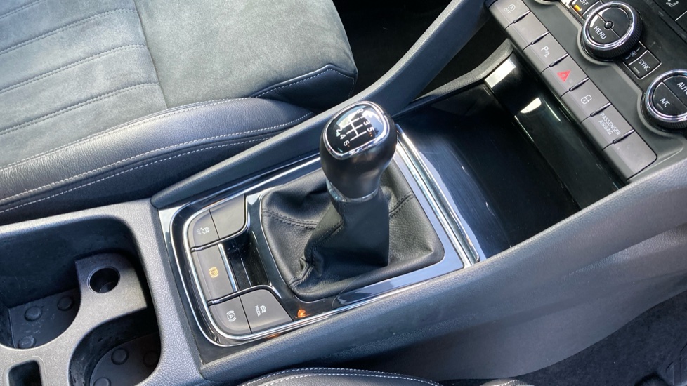 Skoda Karoq 1.5 TSI SE L 5dr Petrol Estate - Image 13