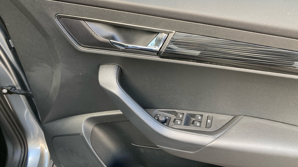 Skoda Karoq 1.5 TSI SE L 5dr Petrol Estate - Image 29