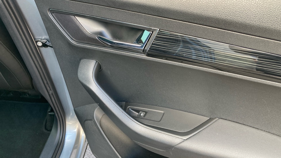 Skoda Karoq 1.5 TSI SE L 5dr Petrol Estate - Image 31