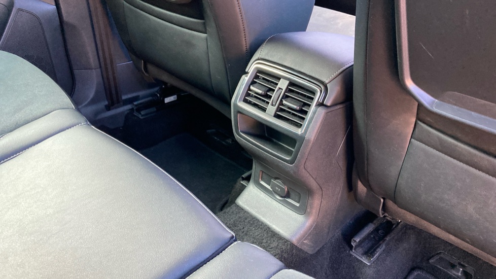 Skoda Karoq 1.5 TSI SE L 5dr Petrol Estate - Image 32