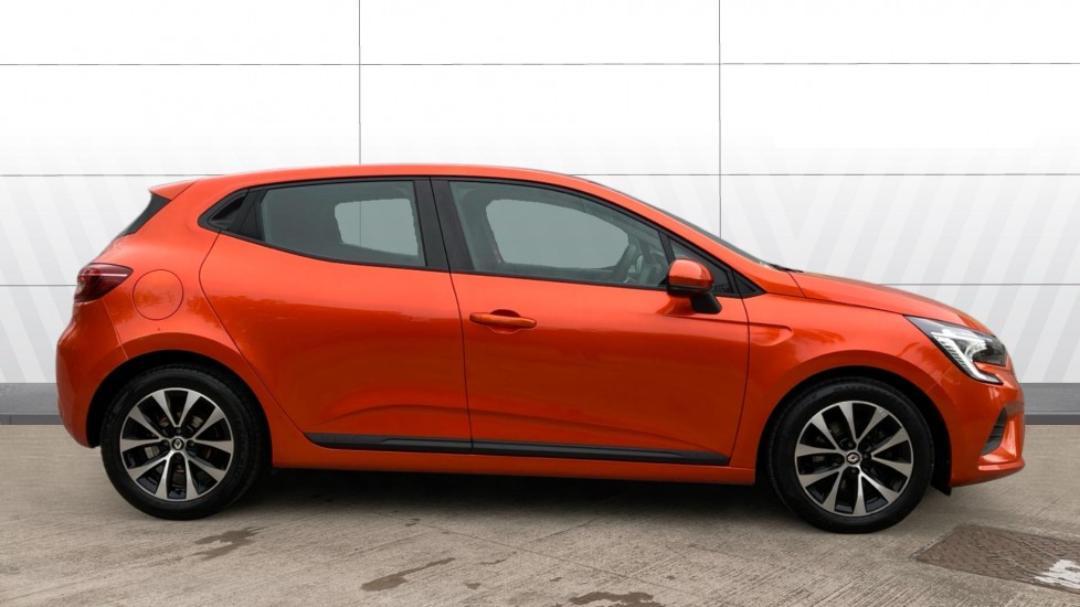 Renault Clio 1.6 E-TECH Hybrid 140 Iconic Edition 5dr Auto Hybrid Hatchback - Image 5