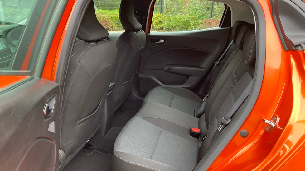 Renault Clio 1.6 E-TECH Hybrid 140 Iconic Edition 5dr Auto Hybrid Hatchback - Image 16