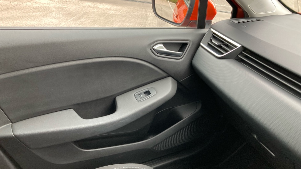 Renault Clio 1.6 E-TECH Hybrid 140 Iconic Edition 5dr Auto Hybrid Hatchback - Image 25