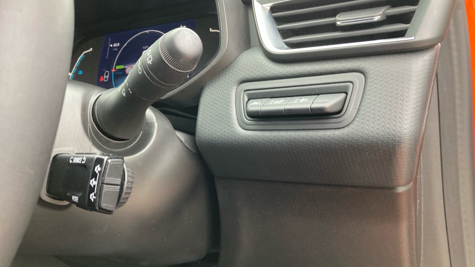 Renault Clio 1.6 E-TECH Hybrid 140 Iconic Edition 5dr Auto Hybrid Hatchback - Image 28