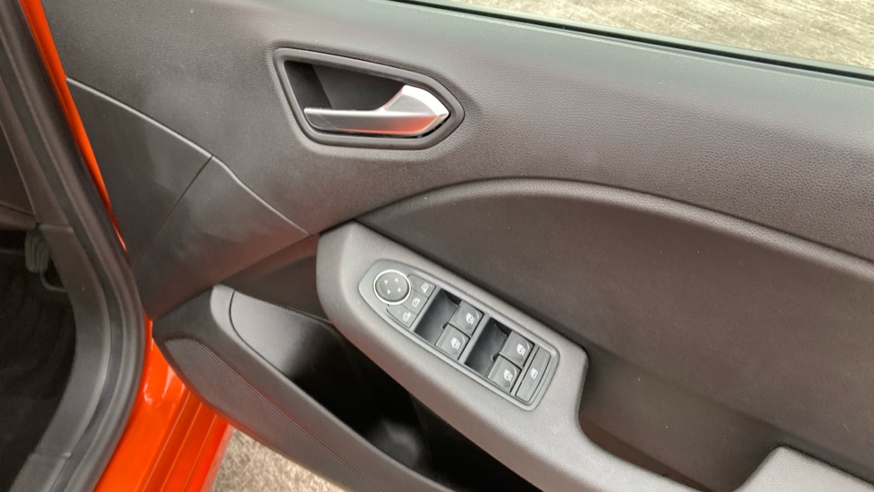 Renault Clio 1.6 E-TECH Hybrid 140 Iconic Edition 5dr Auto Hybrid Hatchback - Image 29