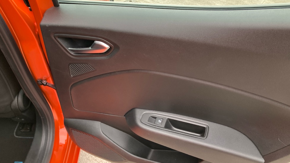 Renault Clio 1.6 E-TECH Hybrid 140 Iconic Edition 5dr Auto Hybrid Hatchback - Image 31