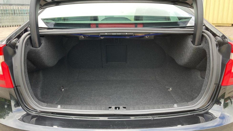 Volvo S60 D4 [190] R DESIGN Nav 4dr Diesel Saloon - Image 4