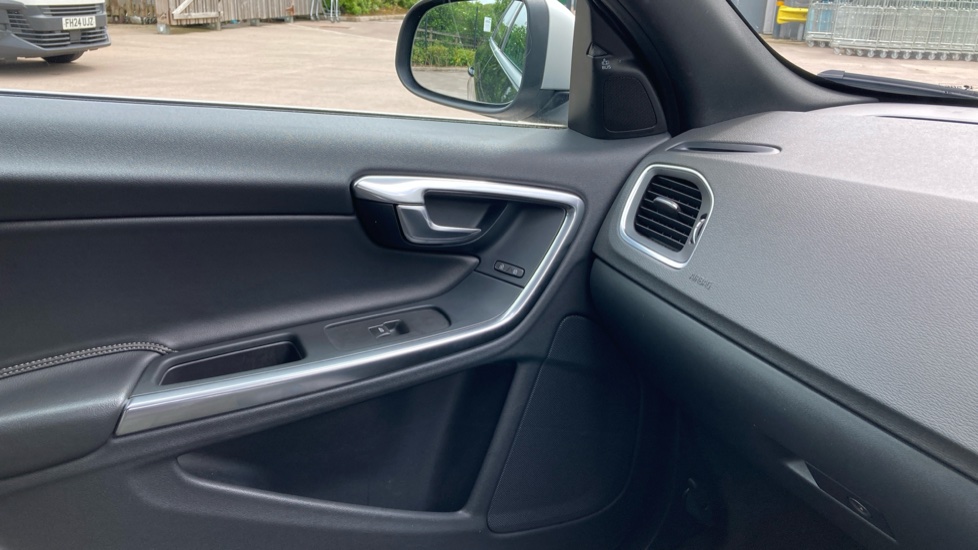 Volvo S60 D4 [190] R DESIGN Nav 4dr Diesel Saloon - Image 28