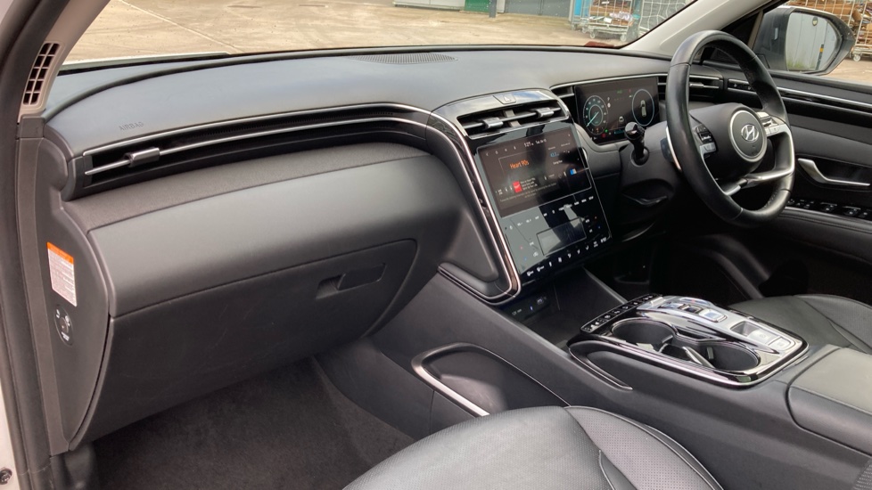 Hyundai TUCSON 1.6 TGDi Hybrid 230 Ultimate 5dr 2WD Auto Hybrid Estate - Image 9