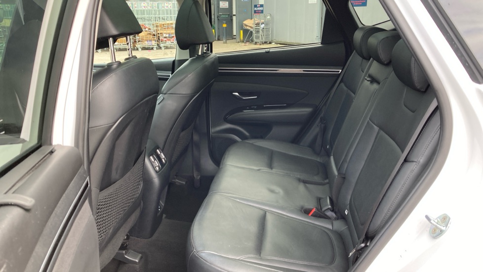 Hyundai TUCSON 1.6 TGDi Hybrid 230 Ultimate 5dr 2WD Auto Hybrid Estate - Image 16