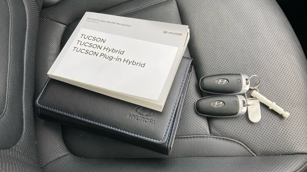 Hyundai TUCSON 1.6 TGDi Hybrid 230 Ultimate 5dr 2WD Auto Hybrid Estate - Image 19