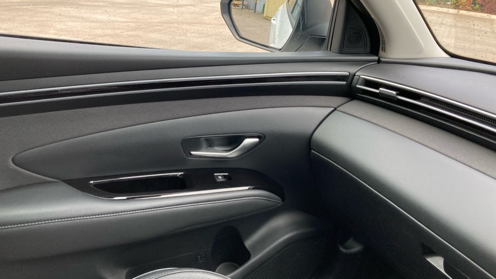 Hyundai TUCSON 1.6 TGDi Hybrid 230 Ultimate 5dr 2WD Auto Hybrid Estate - Image 26