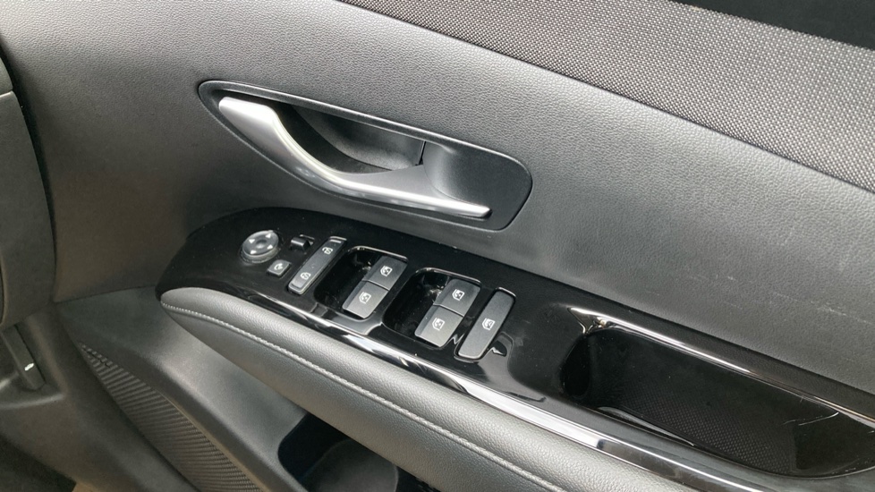 Hyundai TUCSON 1.6 TGDi Hybrid 230 Ultimate 5dr 2WD Auto Hybrid Estate - Image 31