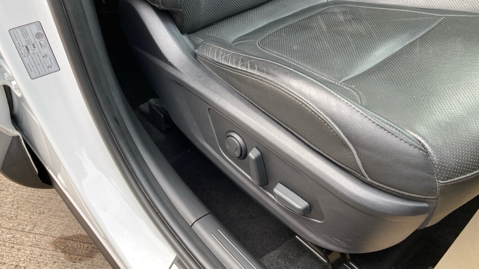 Hyundai TUCSON 1.6 TGDi Hybrid 230 Ultimate 5dr 2WD Auto Hybrid Estate - Image 34