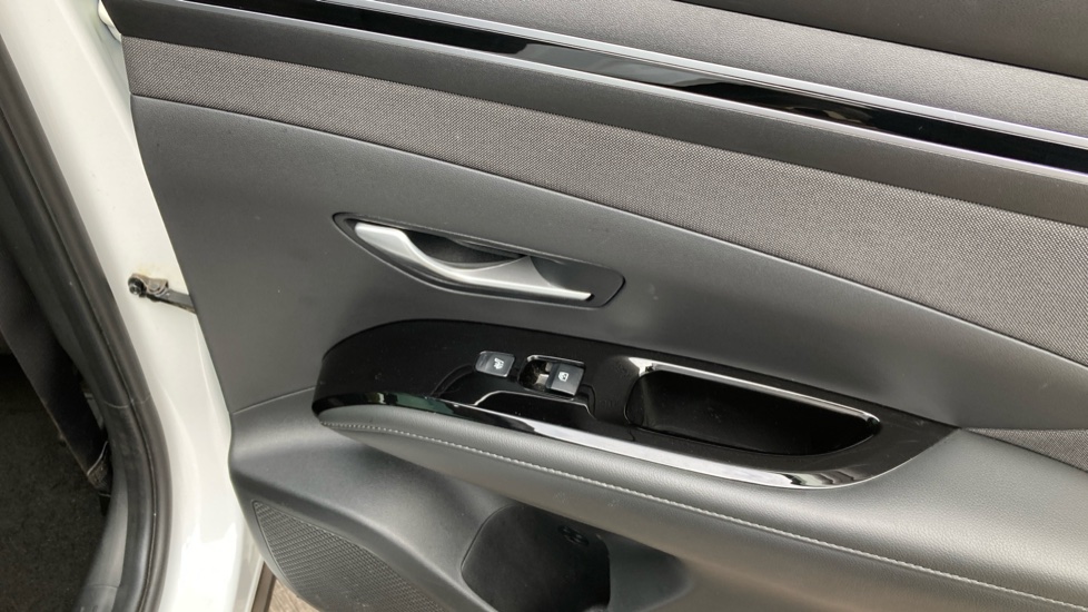 Hyundai TUCSON 1.6 TGDi Hybrid 230 Ultimate 5dr 2WD Auto Hybrid Estate - Image 35
