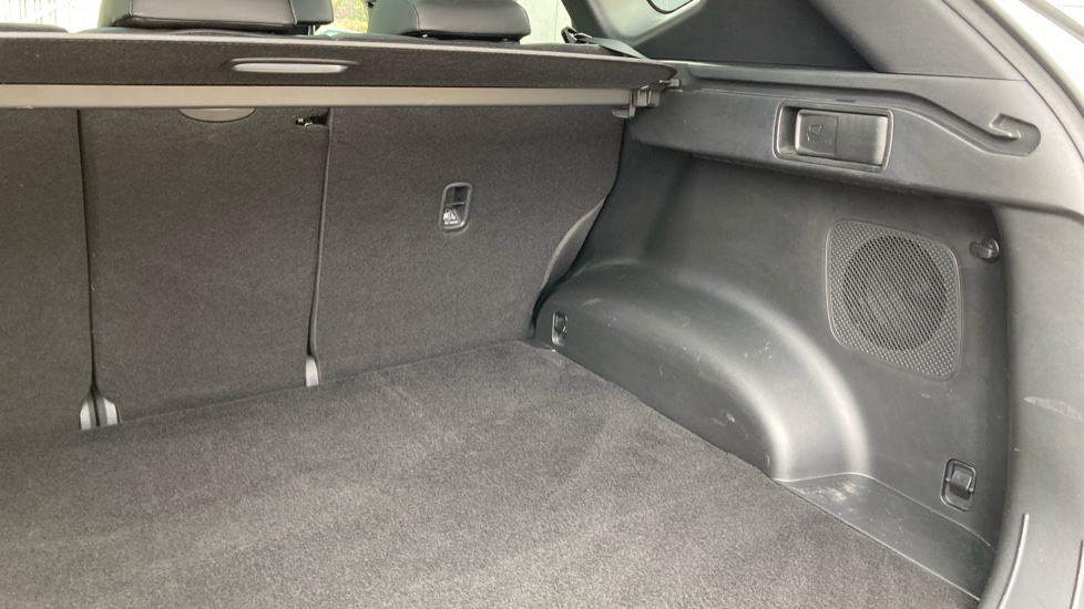 Hyundai TUCSON 1.6 TGDi Hybrid 230 Ultimate 5dr 2WD Auto Hybrid Estate - Image 38