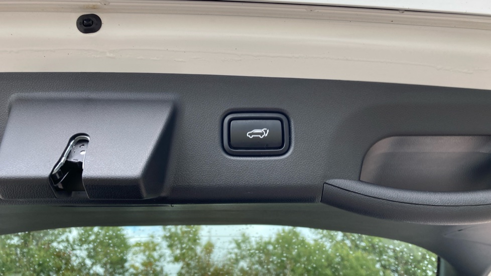Hyundai TUCSON 1.6 TGDi Hybrid 230 Ultimate 5dr 2WD Auto Hybrid Estate - Image 40