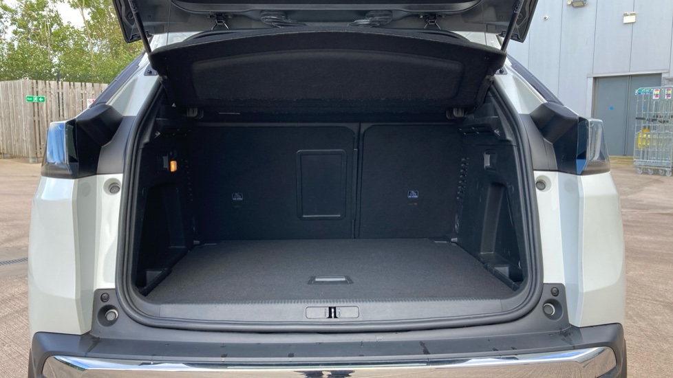 Peugeot 3008 1.2 PureTech Allure Premium 5dr Petrol Estate - Image 4