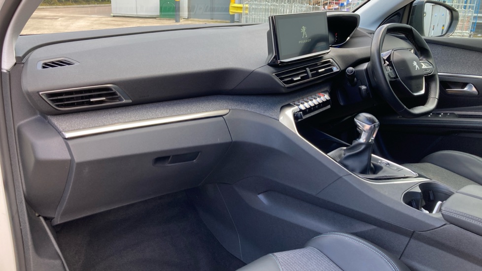 Peugeot 3008 1.2 PureTech Allure Premium 5dr Petrol Estate - Image 9