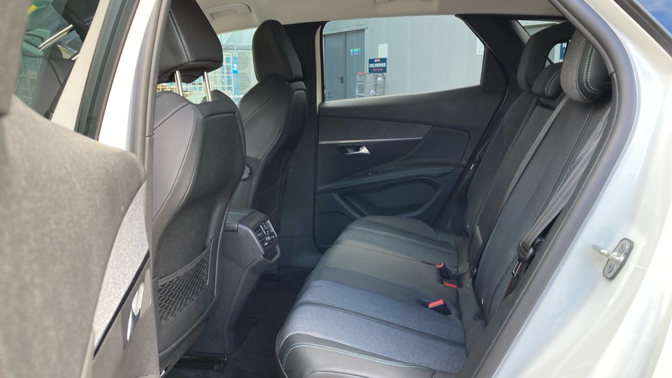 Peugeot 3008 1.2 PureTech Allure Premium 5dr Petrol Estate - Image 16