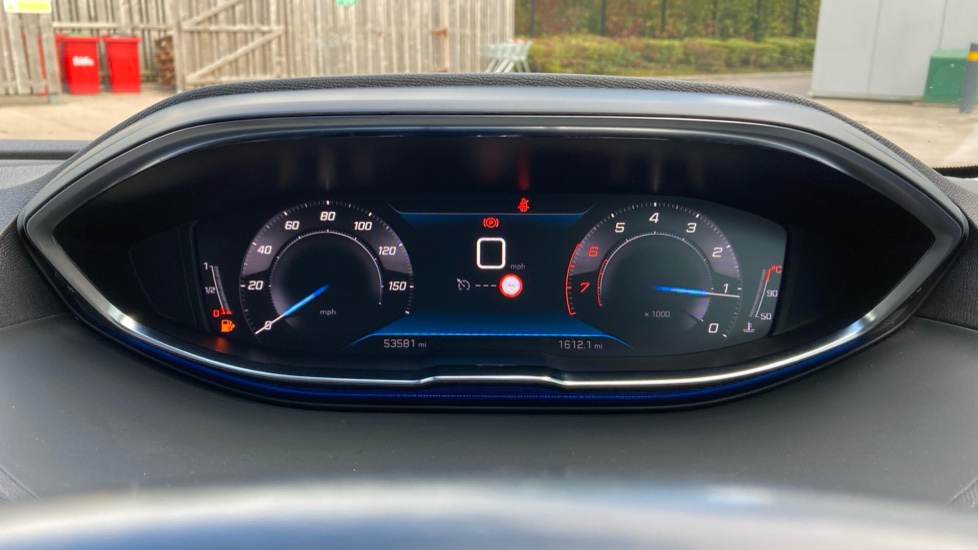 Peugeot 3008 1.2 PureTech Allure Premium 5dr Petrol Estate - Image 18