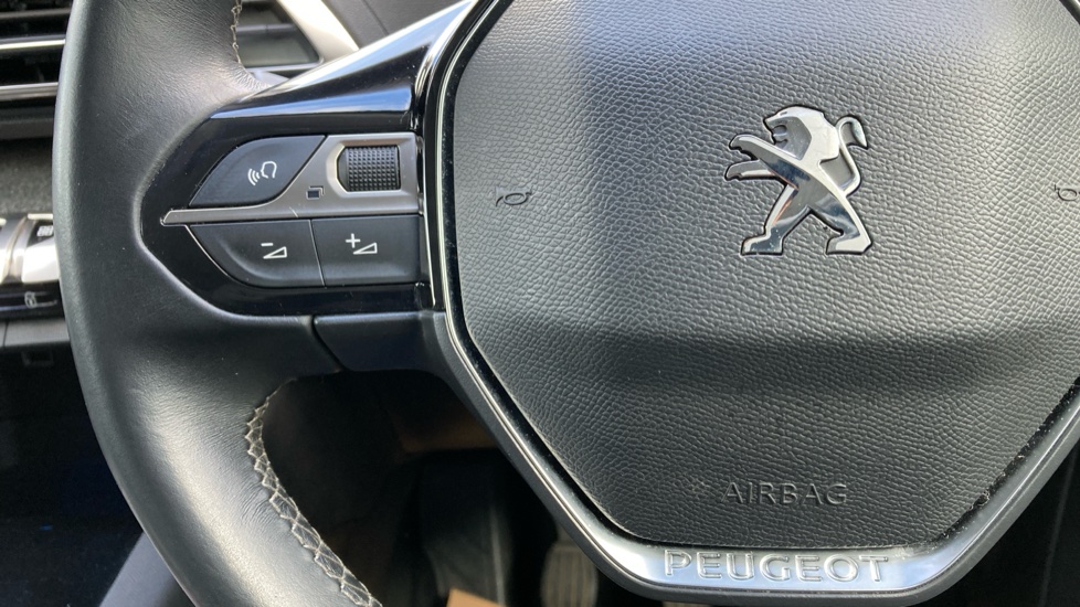 Peugeot 3008 1.2 PureTech Allure Premium 5dr Petrol Estate - Image 21