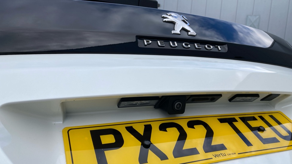 Peugeot 3008 1.2 PureTech Allure Premium 5dr Petrol Estate - Image 34