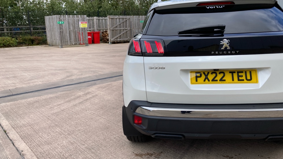 Peugeot 3008 1.2 PureTech Allure Premium 5dr Petrol Estate - Image 37