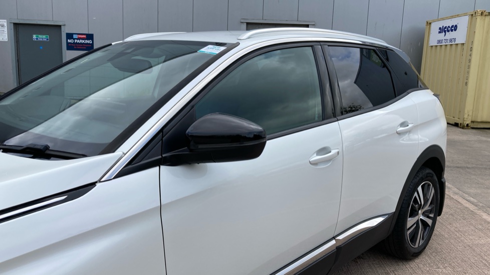 Peugeot 3008 1.2 PureTech Allure Premium 5dr Petrol Estate - Image 39