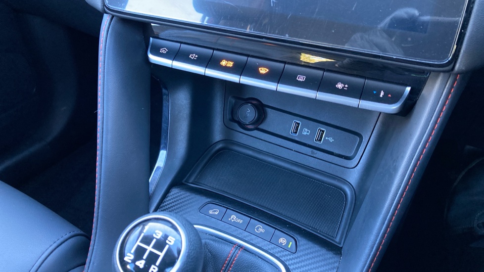 MG ZS 1.5 VTi-TECH Exclusive 5dr Petrol Hatchback - Image 24
