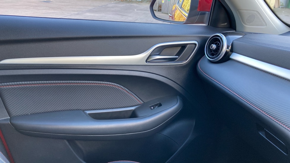 MG ZS 1.5 VTi-TECH Exclusive 5dr Petrol Hatchback - Image 25