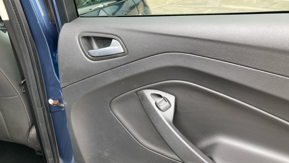 Ford Kuga 2.0 TDCi Titanium Edition 5dr 2WD Diesel Estate - Image 32
