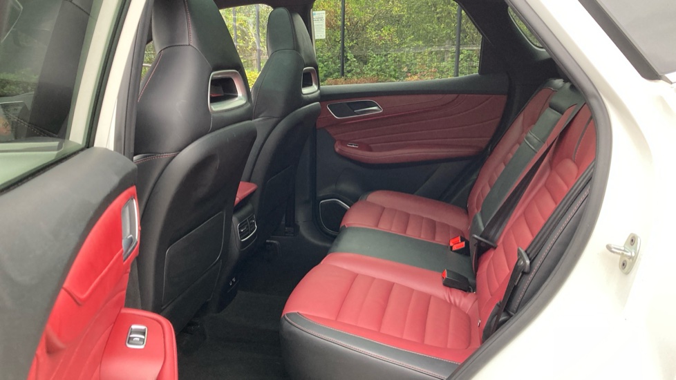 MG HS 1.5 T-GDI PHEV Exclusive 5dr Auto Hatchback - Image 16